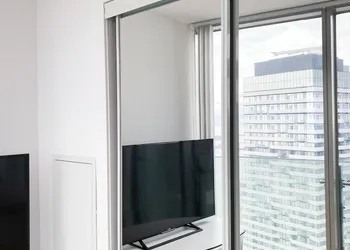 iHost Suites Downtown Toronto hotel thumbnail 3