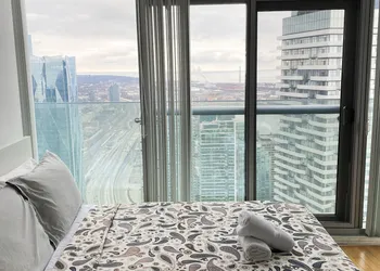 iHost Suites Downtown Toronto hotel thumbnail 5