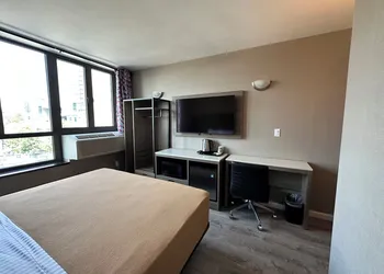 Regal Inn & Suites New York LaGuardia Hotel hotel thumbnail 4