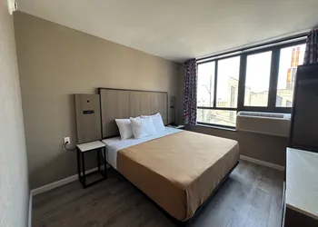 Regal Inn & Suites New York LaGuardia Hotel hotel thumbnail 7