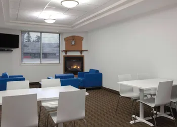 Days Inn by Wyndham Whitecourt hotel thumbnail 3