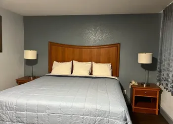 Holiday Motel hotel thumbnail 6