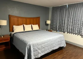 Holiday Motel hotel thumbnail 8