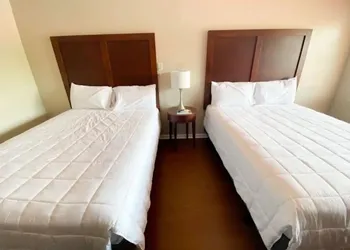 Shady Cliff Resort hotel thumbnail 5