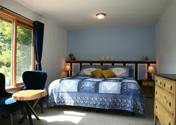 Burgundy Dream Bed and Breakfast hotel thumbnail 2
