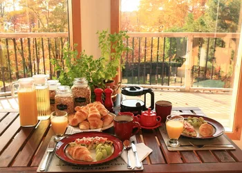 Burgundy Dream Bed and Breakfast hotel thumbnail 8