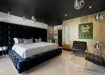The Velvet Rope hotel thumbnail 4