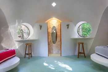 Room-unique Jungle Dome 2 Queen Beds hotel thumbnail 5