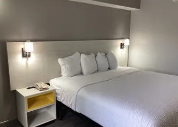 Days Inn by Wyndham Baltimore Northwest hotel thumbnail 8