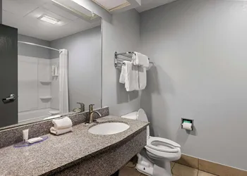Clarion Pointe Hinesville near Fort Stewart hotel thumbnail 6