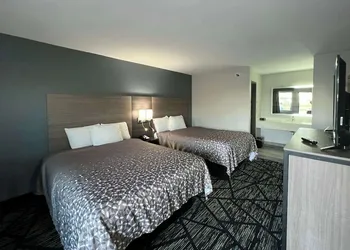 Super 8 by Wyndham Sulphur South hotel thumbnail 4