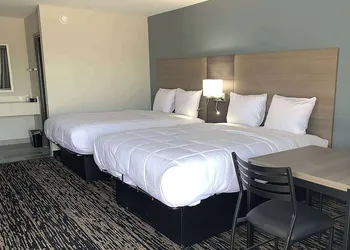 Super 8 by Wyndham Sulphur South hotel thumbnail 6