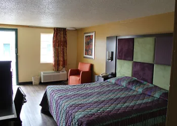 Executive Inn & Suites hotel thumbnail 5