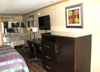 Executive Inn & Suites hotel thumbnail 6