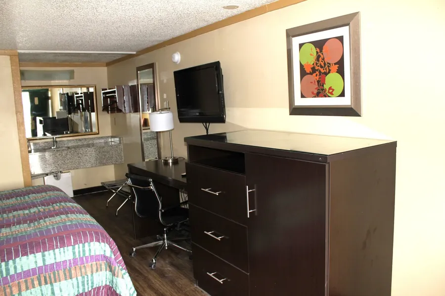 Executive Inn & Suites hotel detail image 6