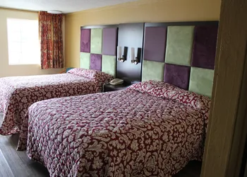 Executive Inn & Suites hotel thumbnail 8
