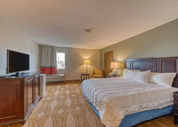 American Inn and Suites Dundee hotel thumbnail 5