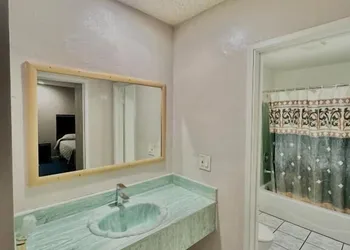 Tropic west Motel hotel thumbnail 3