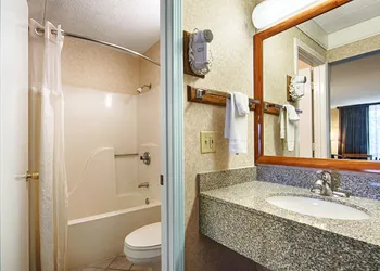 Days Inn by Wyndham Columbia Kentucky hotel thumbnail 6