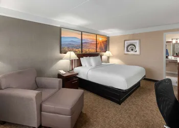 Days Inn by Wyndham Columbia Kentucky hotel thumbnail 7