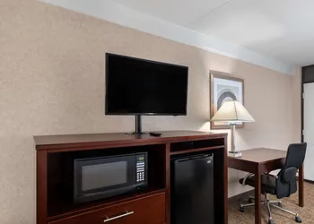 Days Inn by Wyndham Columbia Kentucky hotel thumbnail 8