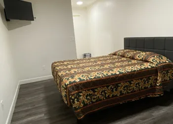 Lucky cuss Motel hotel thumbnail 5