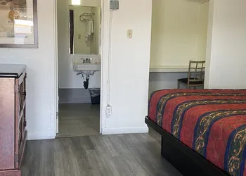 Lucky cuss Motel hotel thumbnail 6