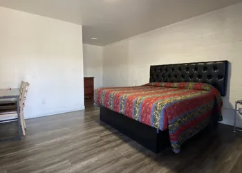 Lucky cuss Motel hotel thumbnail 7