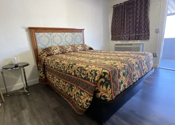 Lucky cuss Motel hotel thumbnail 8