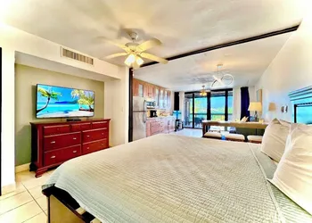 View of Paradise at Sapphire Beach hotel thumbnail 6