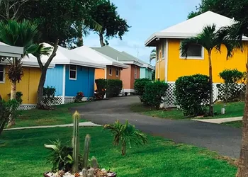 Bungalows on the Bay hotel thumbnail 2