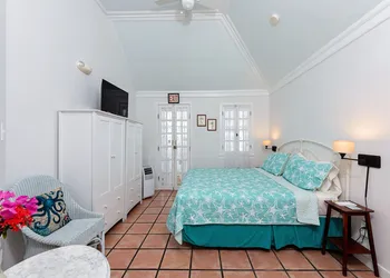 At Home in the Tropics hotel thumbnail 6