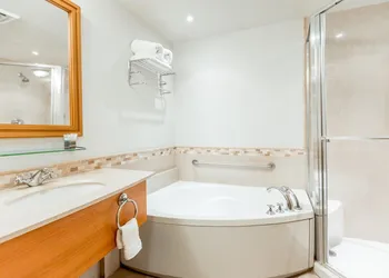 825 SEA & SUN Suite hotel thumbnail 7