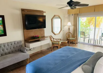 Emerald Beach Resort hotel thumbnail 6