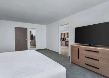 Home2 Suites by Hilton Indianapolis North at Intech Park hotel thumbnail 5