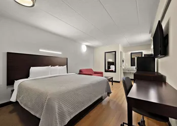 Suburban Studios Peoria hotel thumbnail 7