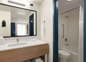 Spark by Hilton Sarasota Siesta Key Gateway hotel thumbnail 8