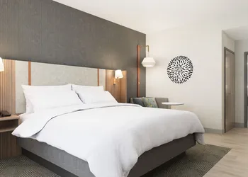 Holiday Inn Nashville Airport by IHG hotel thumbnail 7