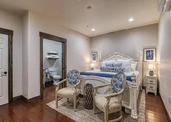 Bluebird Place hotel thumbnail 4