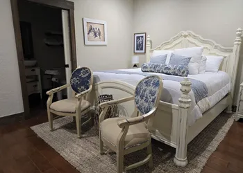 Bluebird Place hotel thumbnail 6