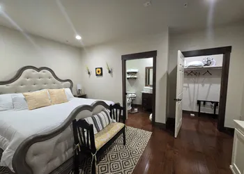 Bluebird Place hotel thumbnail 7