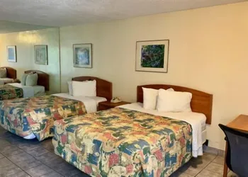 Big Chile Inn & Suites hotel thumbnail 7