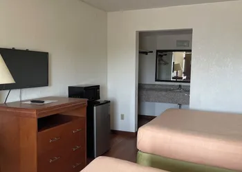 Relax Inn & Suites hotel thumbnail 4