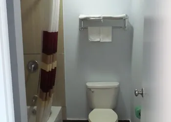 Budget Inn Alexandria hotel thumbnail 8