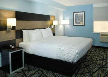 Clarion Pointe Jacksonville near Camp Lejeune hotel thumbnail 7