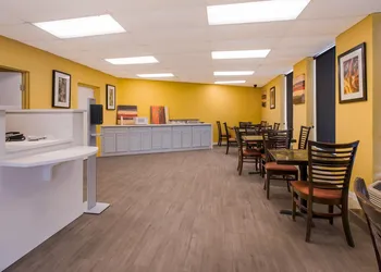 Econo Lodge Gretna - New Orleans hotel thumbnail 2