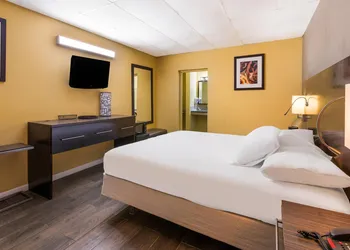 Econo Lodge Gretna - New Orleans hotel thumbnail 6