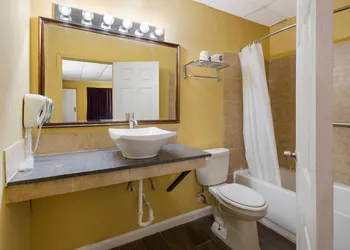 Econo Lodge Gretna - New Orleans hotel thumbnail 7