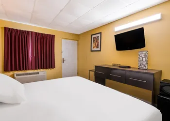 Econo Lodge Gretna - New Orleans hotel thumbnail 8
