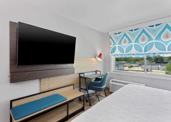 Tru By Hilton Lincoln East hotel thumbnail 8
